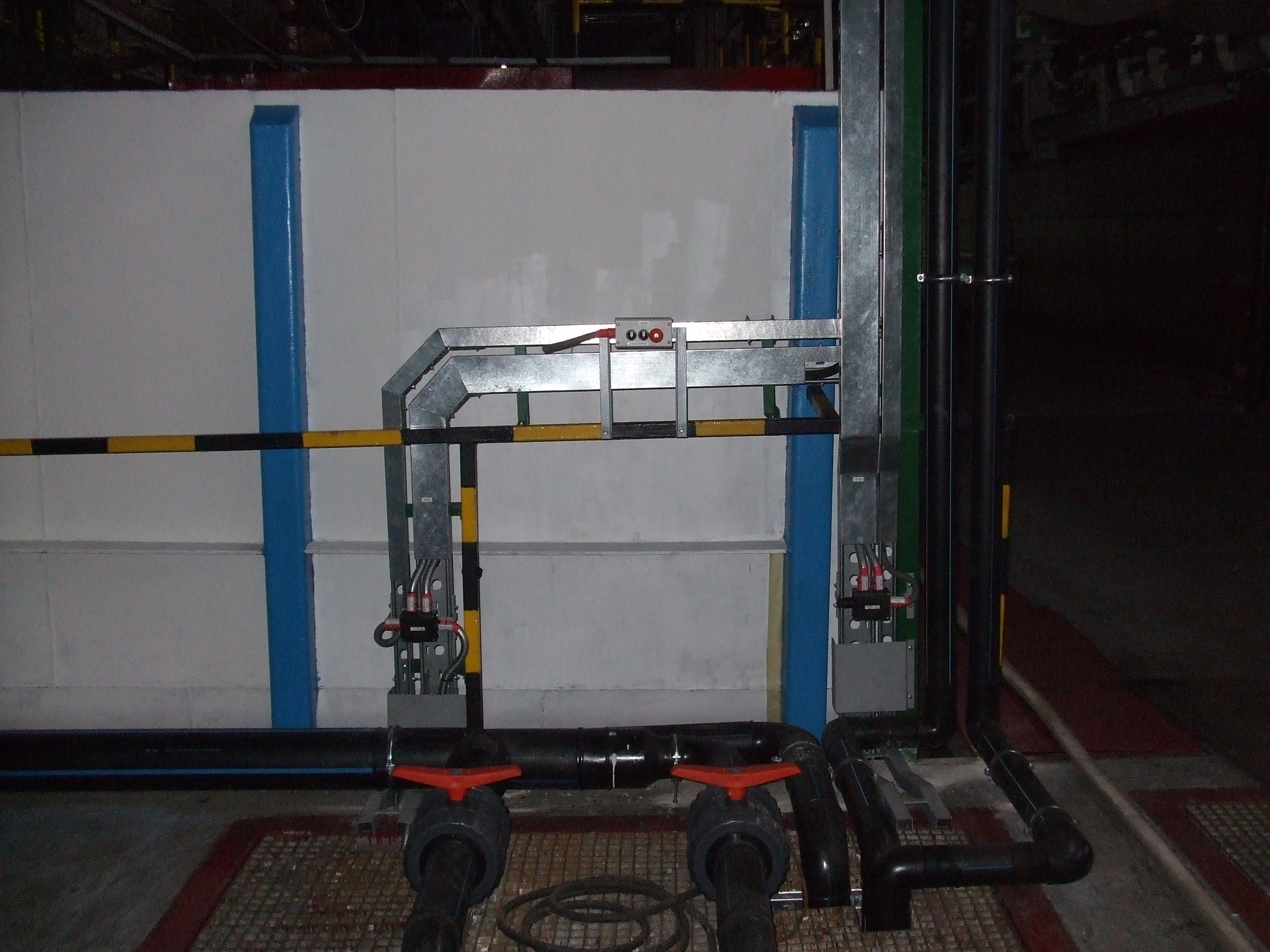 Closed cable racks